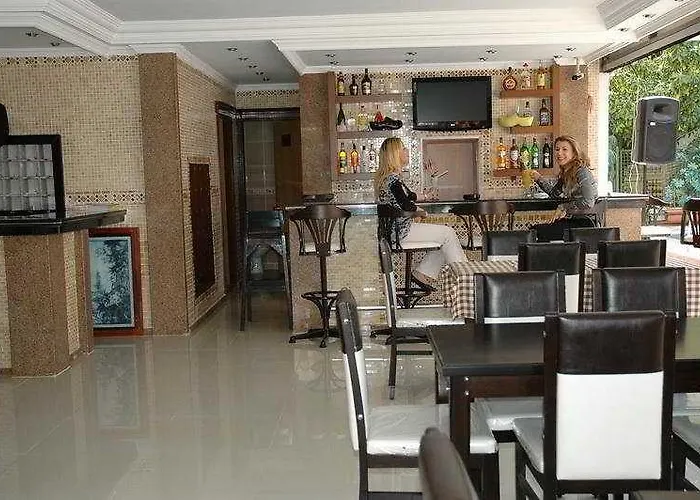 公寓式酒店 Basils 马尔马里斯