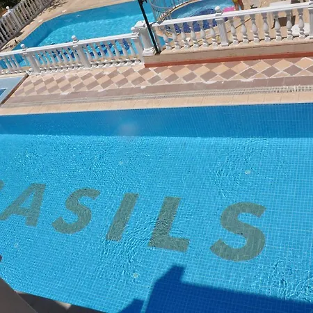 Aparthotel Basils