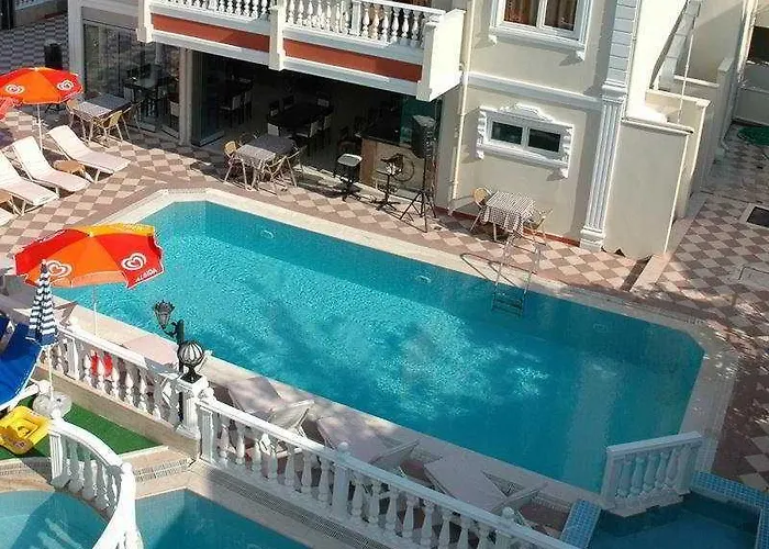 Hotel apartamentowy Basils 3*