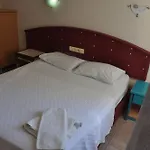 Basils Μαρμαρίς