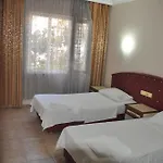 Basils Μαρμαρίς