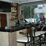 Ξενοδοχείο με διαμερίσματα Basils 3*