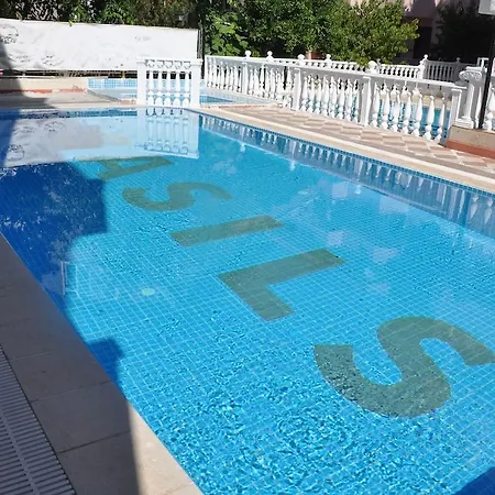 Basils מלון דירות מרמריס